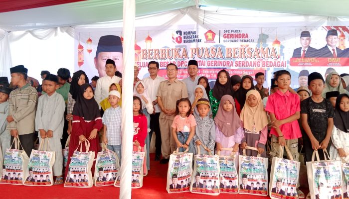 Partai Gerindra Sergai Gelar Bagikan Ratusan Paket Idulfitri kepada Anak Yatim