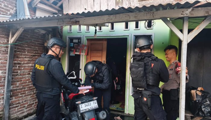 Patroli Subuh Operasi Ketupat, Polres Banjar Amankan 10 Botol Miras