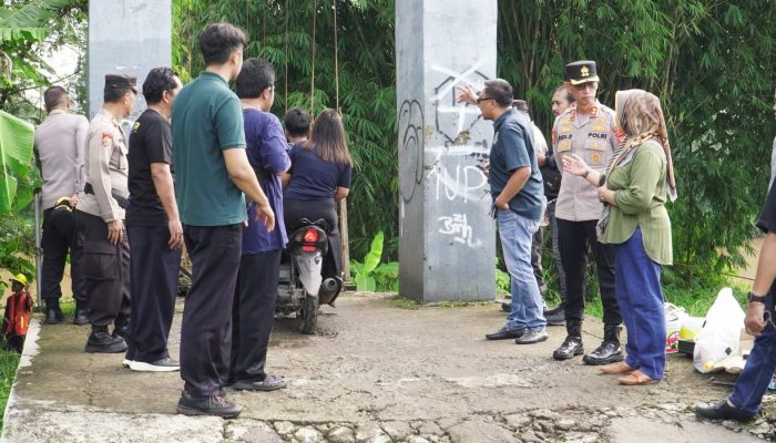 Polres Banjar dan Pemkot Perbaiki Jembatan Gantung Penghubung Jabar – Jateng