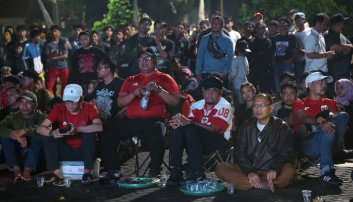 Ratusan Warga Serang Antusias Nobar Timnas Garuda di Gedung Negara