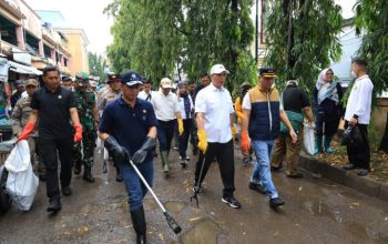 Sekda Provinsi Banten Dampingi Menteri LH Bersih-bersih di Royal Baroe