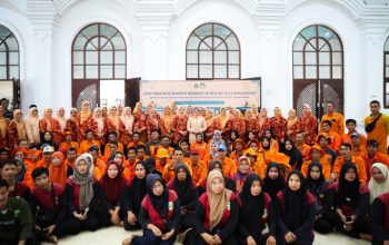 Tinawati Andra Soni Apresiasi Dedikasi Petugas Kebersihan, DWP Banten Salurkan Sembako