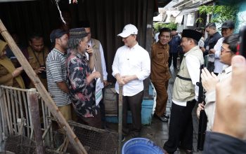 Wagub Banten Dimyati Salurkan Bantuan Bedah Rumah Tiga Lansia Bersaudara di Karawaci