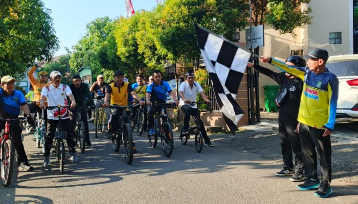 Aksi Gowes Bareng Warga, Camat Larangan Pantau Lokasi Rawan Banjir