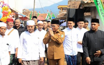 Gubernur Andra Soni Ajak Masyarakat Teladani Ulama di Haul Abuya Bustomi