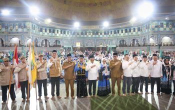 Gubernur Andra Soni Lepas Jemaah Haji Kloter 01-JKB Kota Tangerang