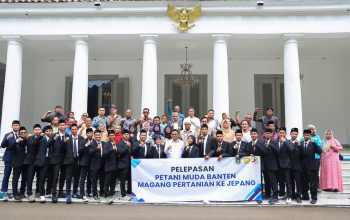 Gubernur Andra Soni Lepas Keberangkatan 21 Petani Milenial Magang di Jepang