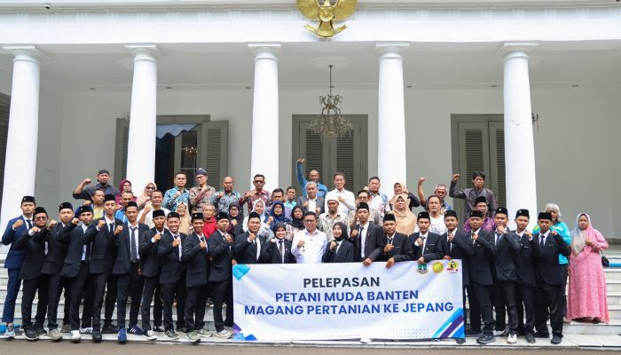 Gubernur Andra Soni Lepas Keberangkatan 21 Petani Milenial Magang di Jepang