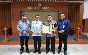 Gubernur Banten Andra Soni Raih Penghargaan Kepala Daerah Peduli Pendidikan