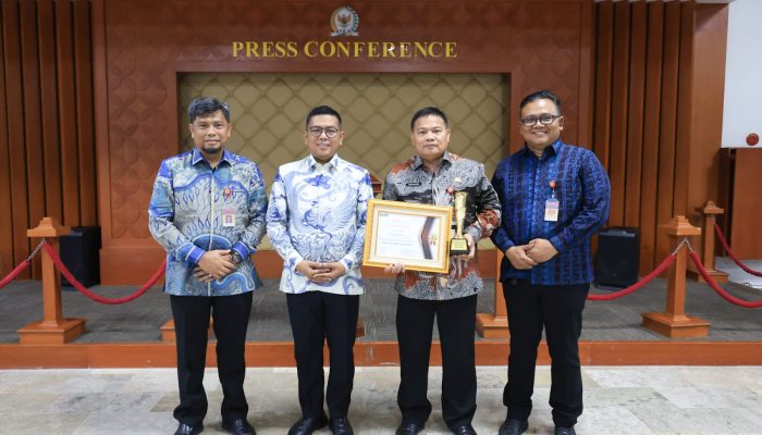 Gubernur Banten Andra Soni Raih Penghargaan Kepala Daerah Peduli Pendidikan