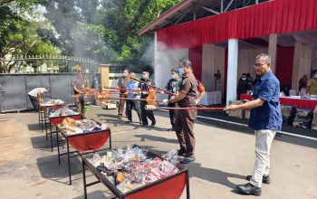 Kejari Kab Tangerang Musnahkan Barang Bukti Hasil Kejahatan