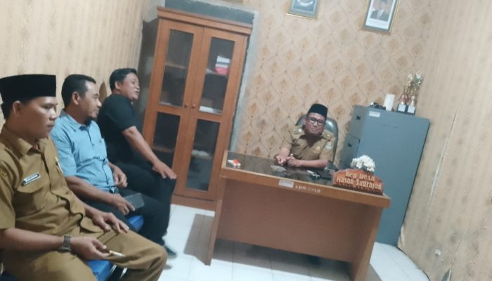 Kapolsek Pasar Kemis Sambangi Desa Pangadegan, Perkuat Sinergi Jaga Kamtibmas