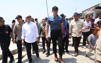 Menko AHY dan Wagub Dimyati Tinjau Hasil Penataan Kampung Nelayan di Mauk Tangerang