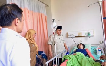 FOTO: Presiden Jenguk Korban Kecelakaan Kereta di Stasiun Bekasi Timur