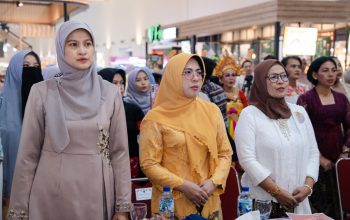 Tinawati Andra Soni Kampanyekan Penggunaan Kebaya di Mall of Serang