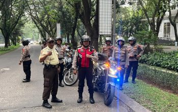 Amankan Bus Massa Buruh, Satsamapta Polresta Tangerang Patroli JPO