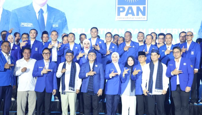 Di Depan Ribuan Kader PAN, Andra Soni Paparkan Realisasi Program Sekolah Gratis dan Pembangunan Infrastruktur