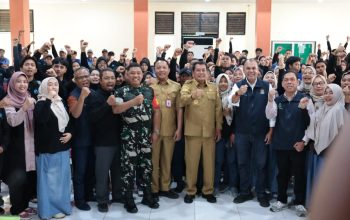 Dorong Kemandirian, Bupati Serahkan Peralatan Usaha Wira Usaha Baru