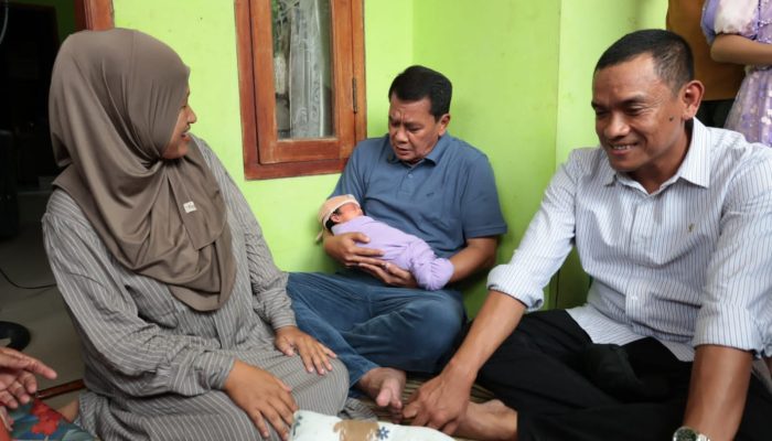 Bupati Kunjungi Bayi Bernama Moch Maesyal Rasyied di Sepatan