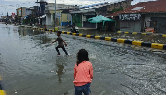 Banjir Rob Terjang Pesisir Batu Bara, Rumah dan Jalan Tergenang Air