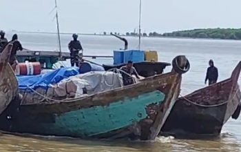 Ratusan Ballpres Pakaian Bekas dari Malaysia Gagal Diselundupkan ke Batu Bara, ABK Kabur