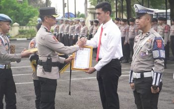Kapolres Banjar Beri Reward Personel Berprestasi, Libatkan Tokoh Masyarakat sebagai Bentuk Apresiasi Nyata