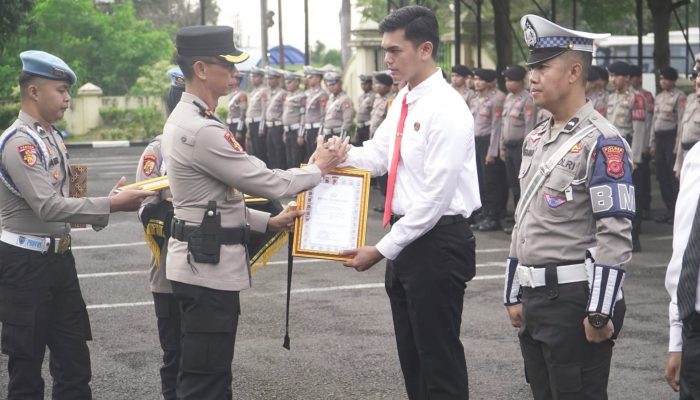 Kapolres Banjar Beri Reward Personel Berprestasi, Libatkan Tokoh Masyarakat sebagai Bentuk Apresiasi Nyata