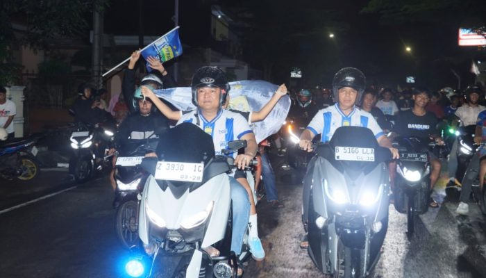 Polres Ciamis Kawal Ribuan Suporter saat Nobar dan Memimpin Langsung Konvoi Kemenangan Persib Bandung
