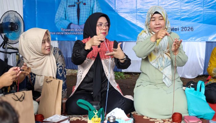 Tinawati Andra Soni Dorong Lahirnya Wirausaha Baru melalui Pelatihan Rajut