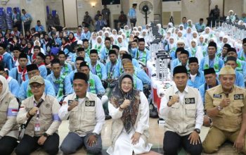 Wakil Bupati Intan Lepas Jemaah Haji Kloter 15