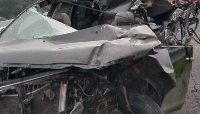 Diduga Kurang Hati-hati, Innova Tabrak Belakang Truk di Tol Medan–Tebing Tinggi, Enam Orang Terluka