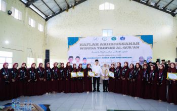Hadiri Wisuda Santri Shohibul Barokah, Dimyati: Lulusan Pesantren Harus Hebat