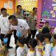 Kapolres Banjar Tebar Kebahagiaan di TK Kemala Bhayangkari, Bingkisan untuk Murid dan Sembako bagi Guru