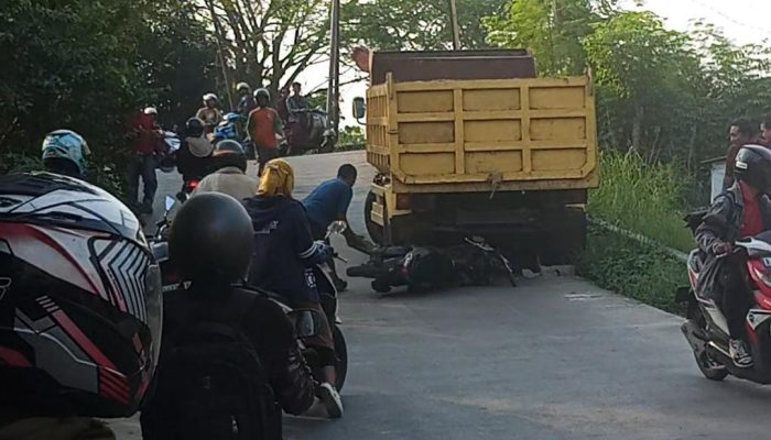 Pemotor Tewas Tergencet Truk Pasir di Tanjakan Jalan Talang Balaraja