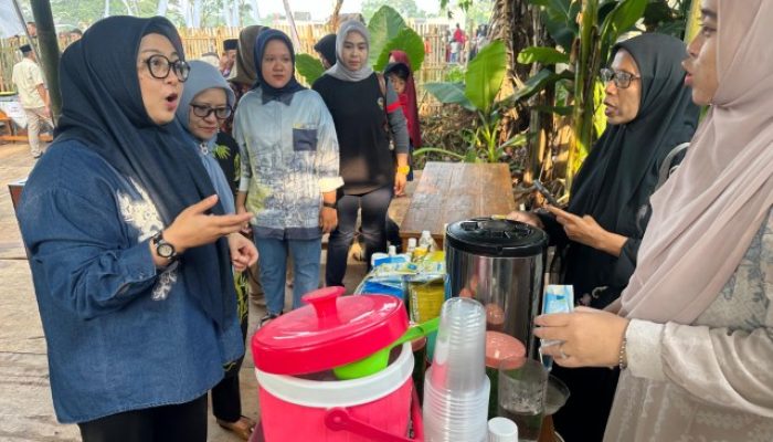 Wabup Intan Apresiasi Pemerintah Desa Ciakar Gelar Pasar Tradisional
