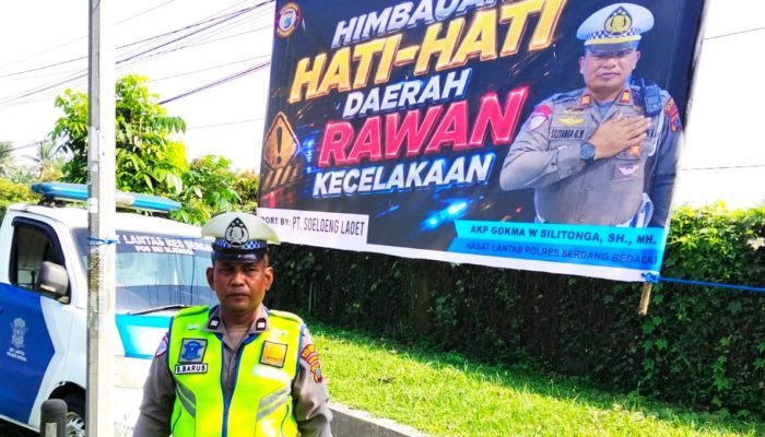 Cegah Kecelakaan, Satlantas Polres Sergai Pasang Baliho Himbauan di Titik Rawan Jalinsum