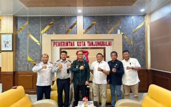 Pemko Tanjungbalai Terima Bantuan 25 Lampu PJU Tenaga Surya dari Kemenhub RI