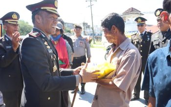 Polres Tanjungbalai Bagikan Beras Gratis untuk Warga