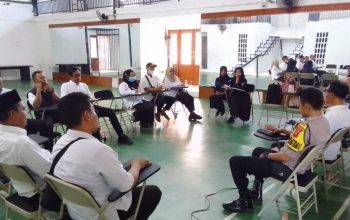 Polsek Cikoneng Hadiri Rapat Minggon Desa Gunungcupu, Wujudkan Kamtibmas yang Kondusif
