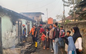 Polsek Pasar Kemis Gerak Cepat Tangani Kebakaran Kontrakan, Api Berhasil Dicegah Meluas