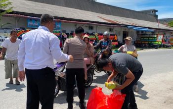 Sambut HUT Polri ke-80, Polres Tanjung Balai Bagikan Nasi Kotak ke Abang Becak