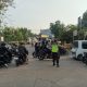 Urai Kepadatan Jam Kerja, Polsek Pasar Kemis Gelar Pengaturan Lalu Lintas di Perempatan Jembatan Kuning