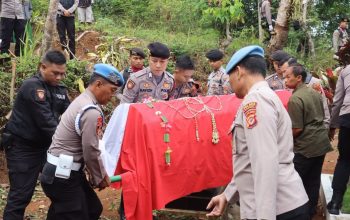 Polres Ciamis Gelar Upacara Pemakaman Kedinasan AIPDA Dadi Herdiana, Wujud Penghormatan atas Dedikasi Anggota Polri
