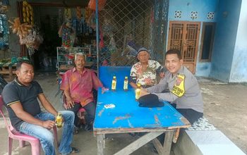 Bhabinkamtibmas Polsek Sei Tualang Raso Edukasi Warga Sumber Sari Soal Bahaya Narkoba