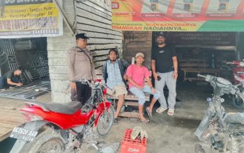 Bhabinkamtibmas Pulau Simardan Sapa Warga Imbau Bijak Bermedsos