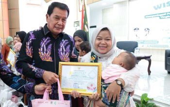 Bupati Tangerang Hadiri Wisuda 132 Bayi Penerima ASI Eksklusif