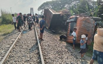 Dump Truk Tertabrak KA Putri Deli di Sergai, Sopir Tewas