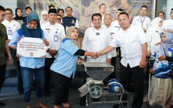 Gelar Acara Ngemas, Bupati Serahkan Bantuan Kepada Penyandang Disabilitas