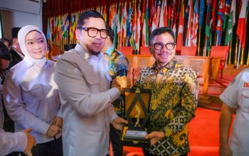 Perkuat Pembangunan Berbasis Kolaborasi Masyarakat, Walikota Tangerang Raih LPM Award 2026