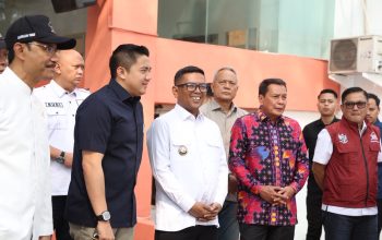 Bupati Dampingi Seskab Teddy Indra Wijaya dan Mensos Tinjau Sekolah Rakyat di Curug